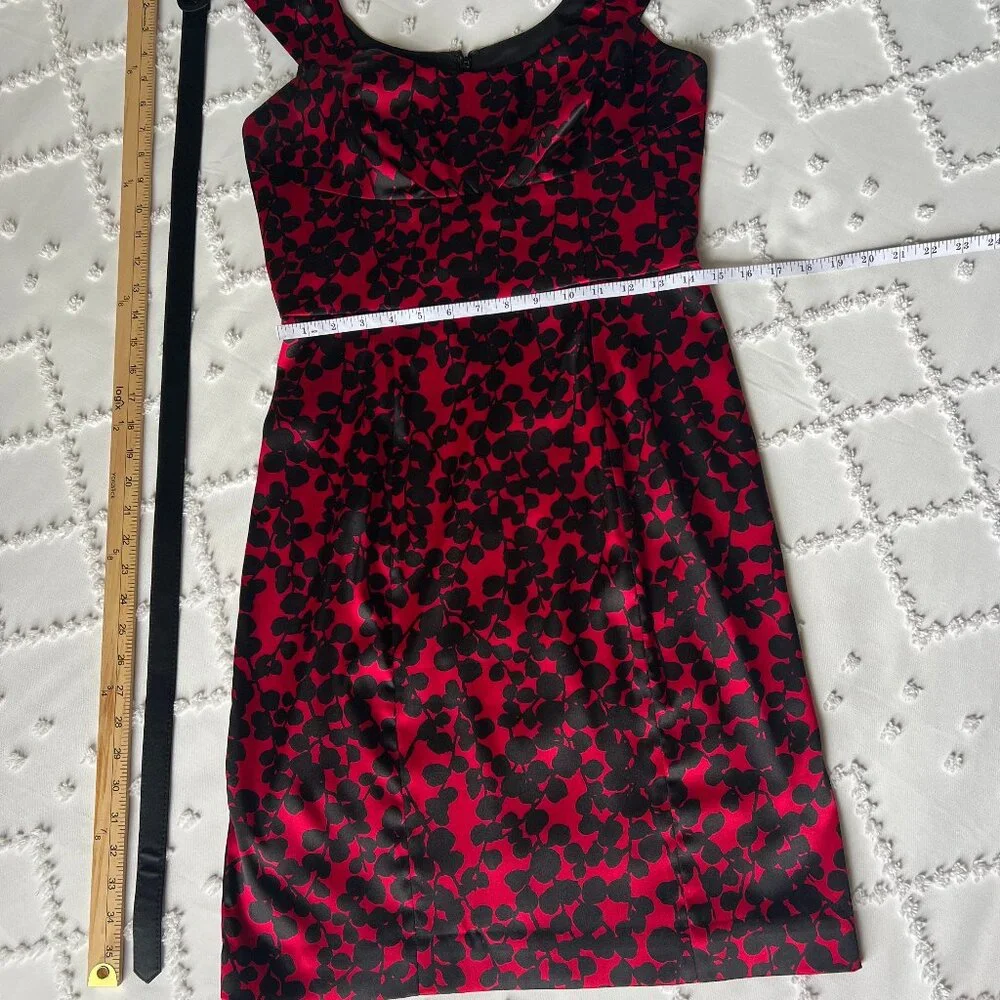 Maggy London Sleeveless Red and Black Satin Dress SIZE 8 - Picture 2 of 16